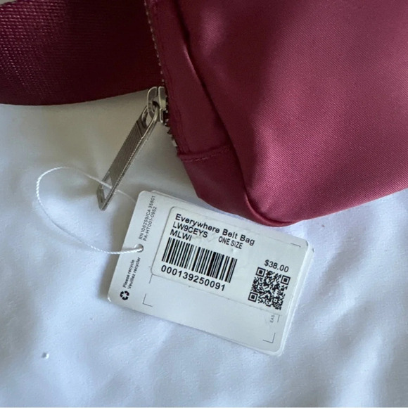 🆕🍷 OG Lululemon Everywhere Belt Bag - Mulled Wine - Picture 4 of 8